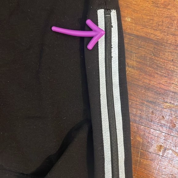 Athleta- black boot cut flare zipperr hem yoga leisure pantss - size L - Picture 3 of 7